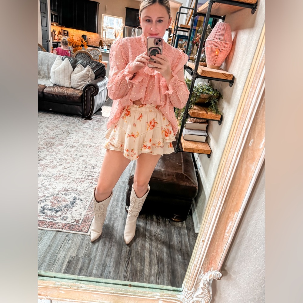 ⭐️ COLLETTA STAR PRINT RUFFLE BLOUSE ⭐️ - Picture 3 of 5